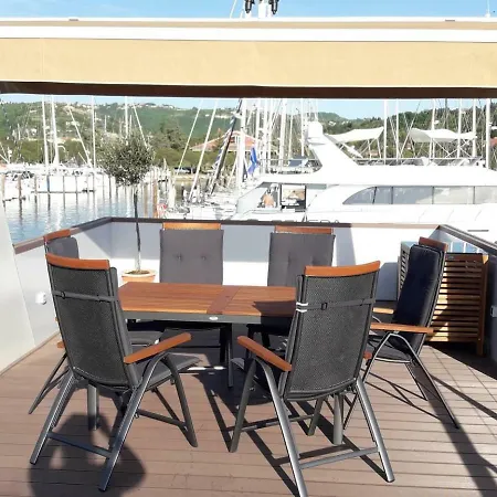 Stella Floating House Daire