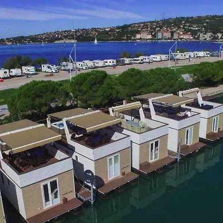 Stella Floating House דירה בפורטורוז