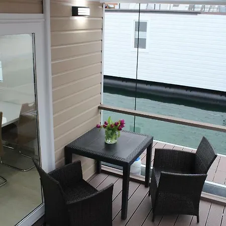 Stella Floating House * בפורטורוז